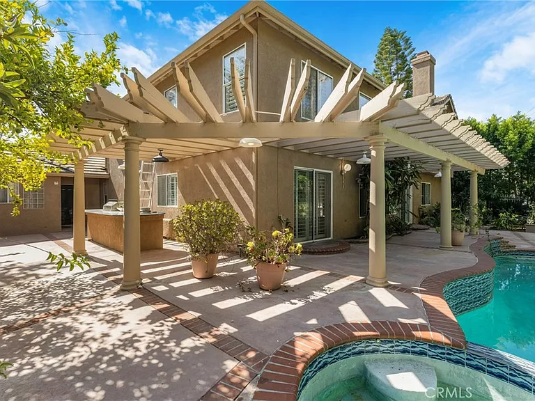 20871 Betron St — Photo 34