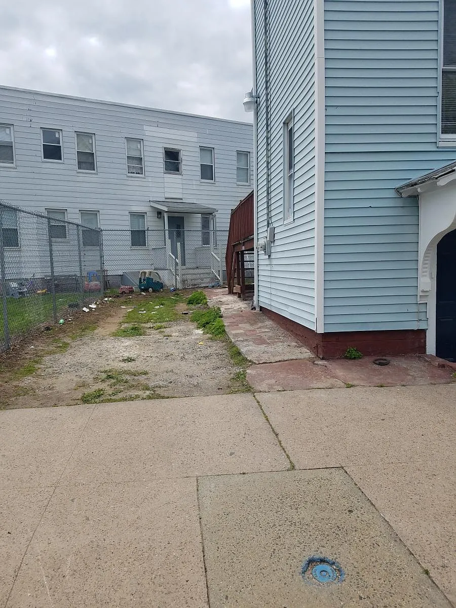 Building Photo - 24 Auburn St #SINGLE FAM