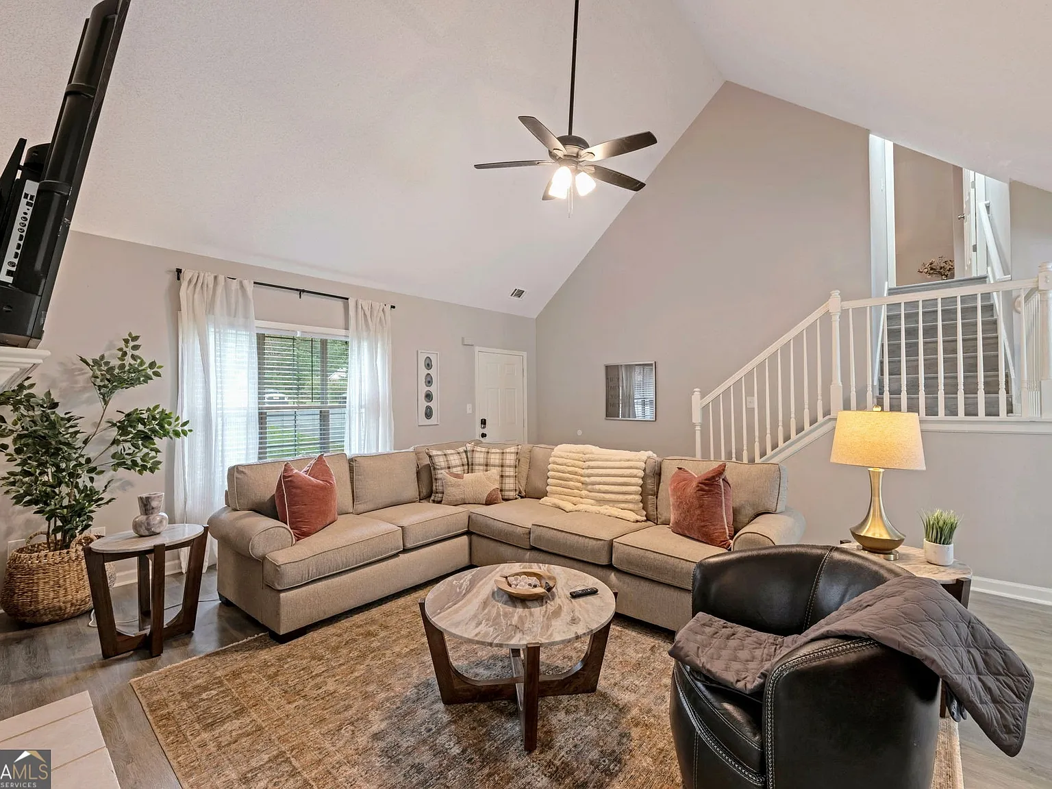 4 bed, 2.0 bath, 1566 sqft, $4,700 — Photo 3