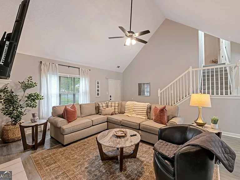6839 Sandy Creek Dr — Photo 3