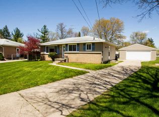 1637 Kentfield St SW, Wyoming, MI 49519