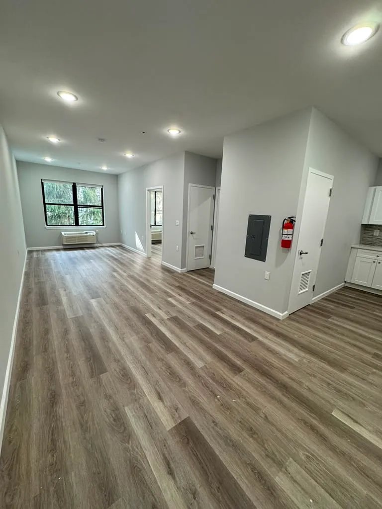 1 bed, $2,045 — Photo 4