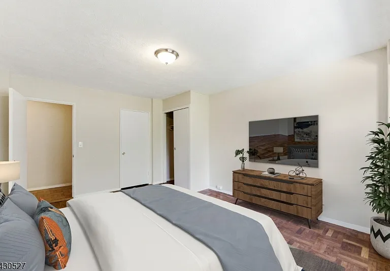 415 Claremont Ave — Photo 21