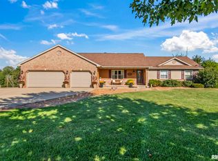 16500 Setter Ln, Petersburg, IL 62675
