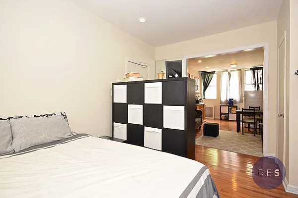 Rented by RES New York | media 2