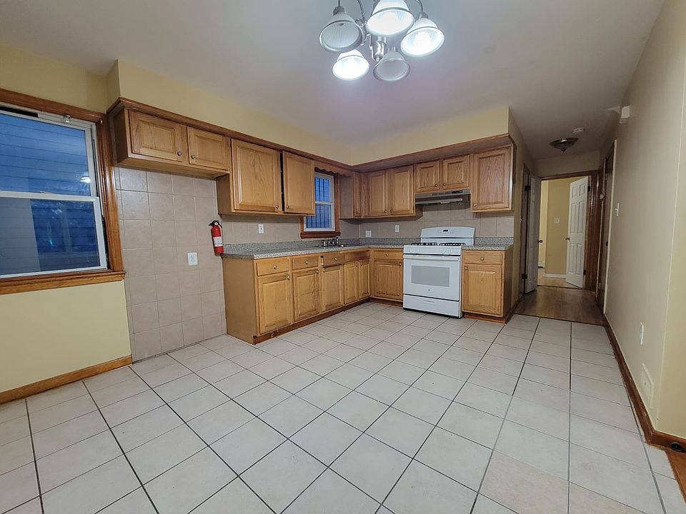1st image of 6 Rose Ave #Be