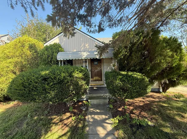 8225 Chapp Ave, Warren, MI 48089