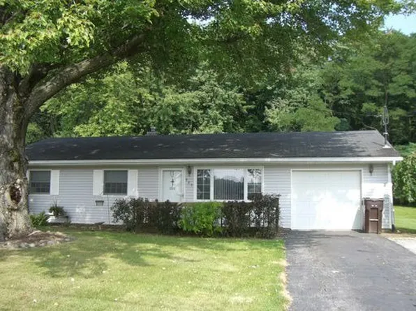 945 Clarksville Rd, Hermitage, PA 16148