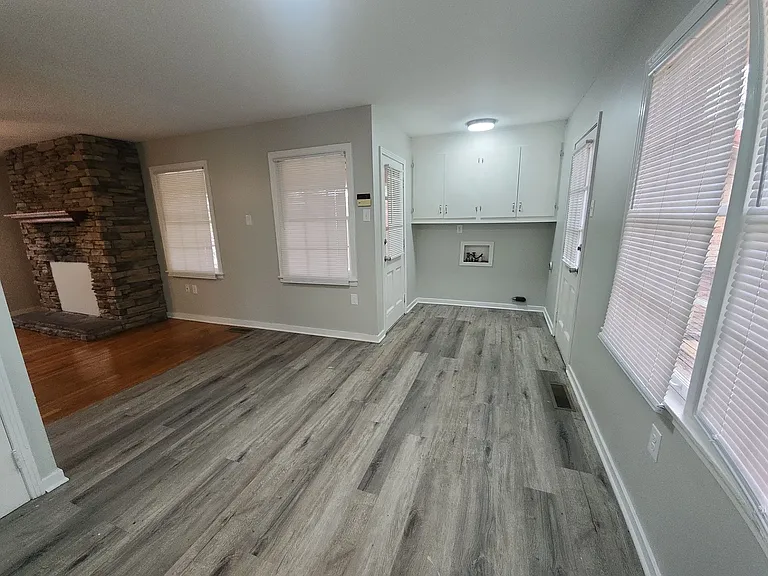 208 Wallace Rd — Photo 4