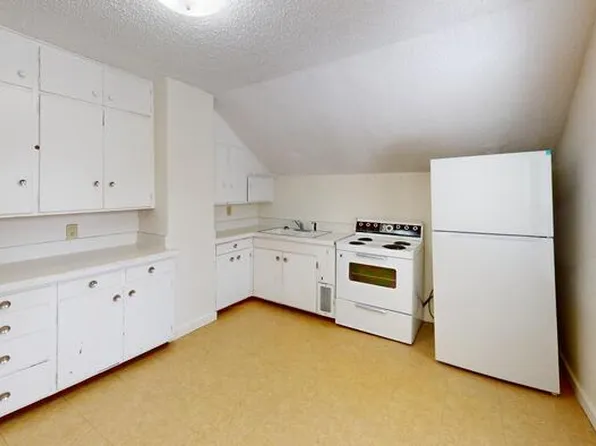 815 N 16th St #3, Bismarck, ND 58501