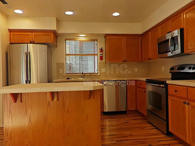 3523 SE Midvale Dr — Photo 4