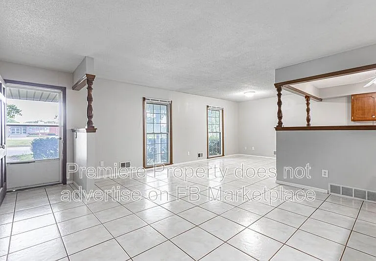 4327 Sterling Ave — Photo 2