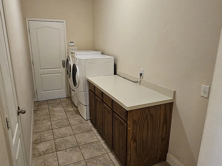 3049 Trinity Lakes Dr — Photo 38