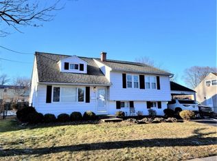 16 Ulysses Rd, Somerset, NJ 08873