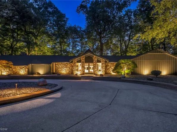 11860 Ridgecliff Cir, Strongsville, OH 44136