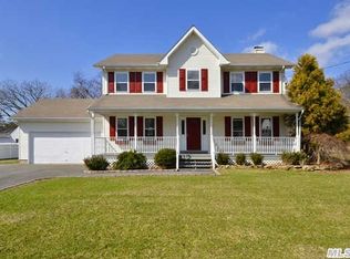 4 Giasi Ct, West Babylon, NY 11704