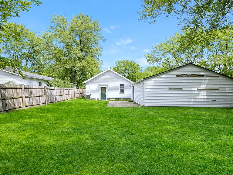 3750 N Kercheval Dr — Photo 11