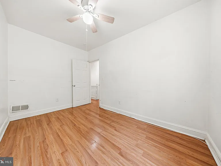 2516 W Pratt St — Photo 16
