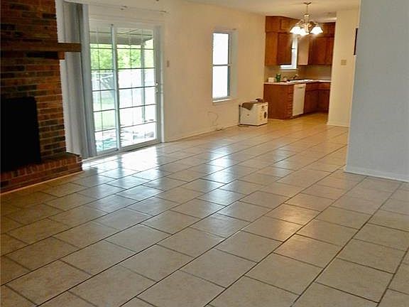 2nd image of 2719 Phyllis Dr