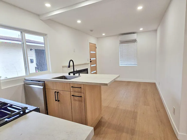 1402 W 218th St — Photo 2