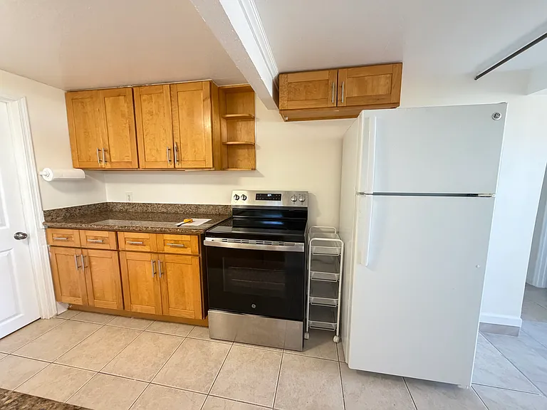2226 Noah St — Photo 2