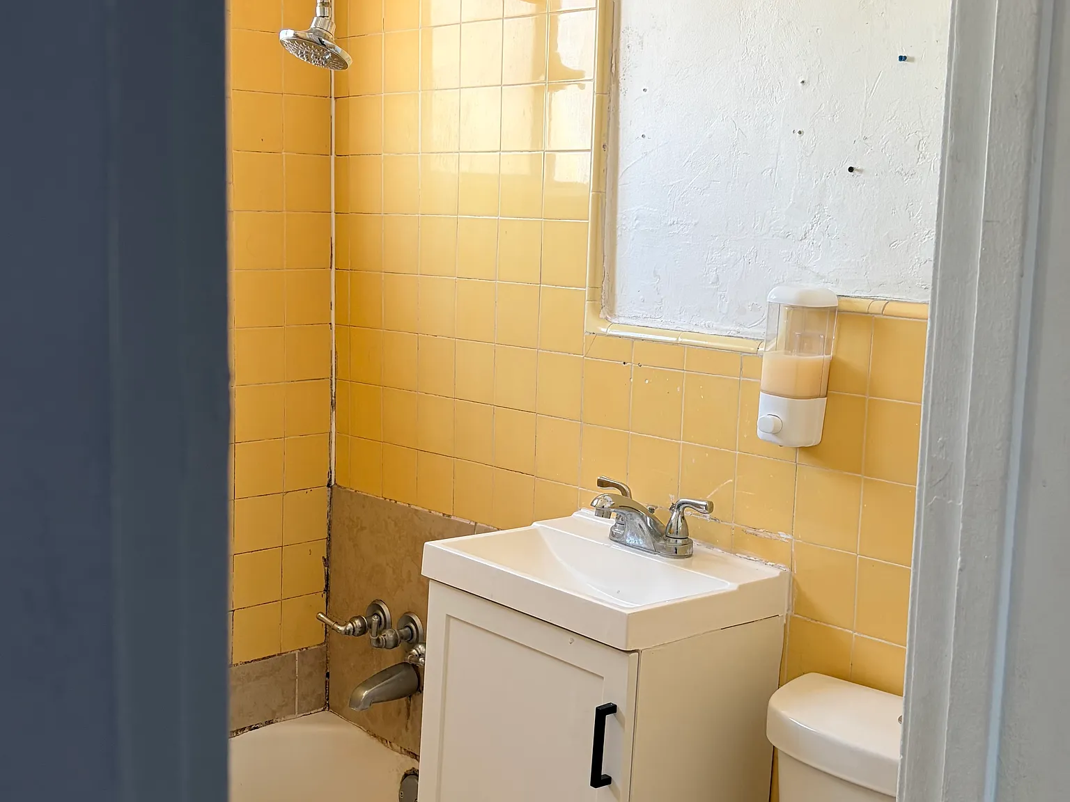 Studio, $1,800 — Photo 3
