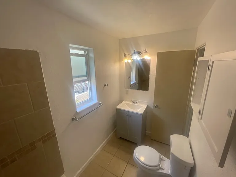 1428 Clinton St — Photo 17
