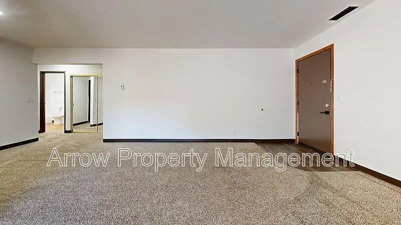 2 bed, 1.0 bath, 1100 sqft, $995 — Photo 2
