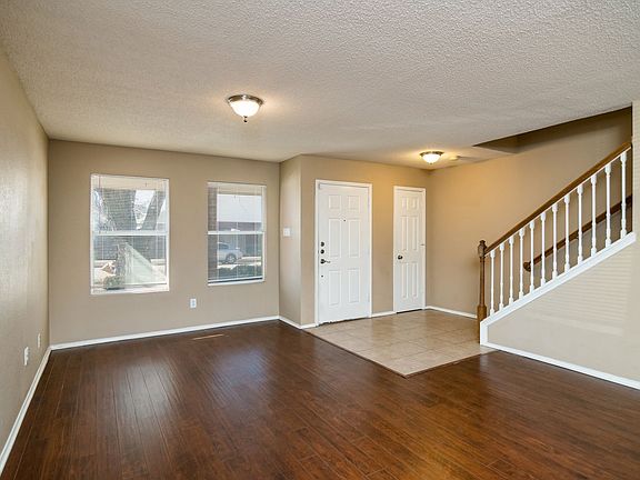 4th image of 4905 Trail Hollow Dr