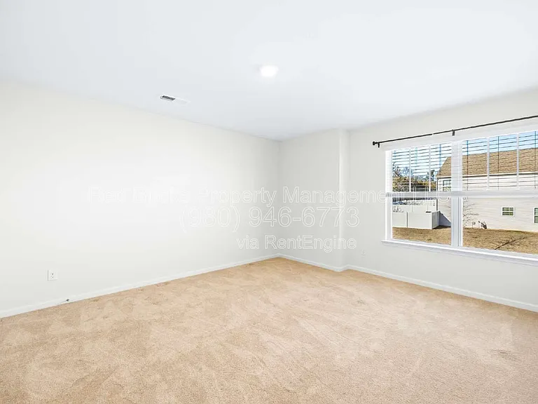 4015 Meadow Green Dr — Photo 23