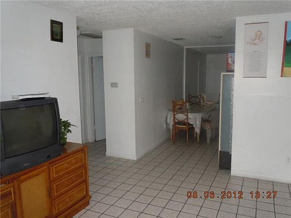 5th image of 3087 SE Golden Gate Ave