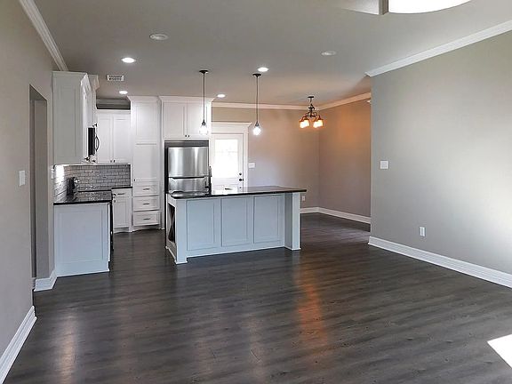 2nd image of 809 Harmony St