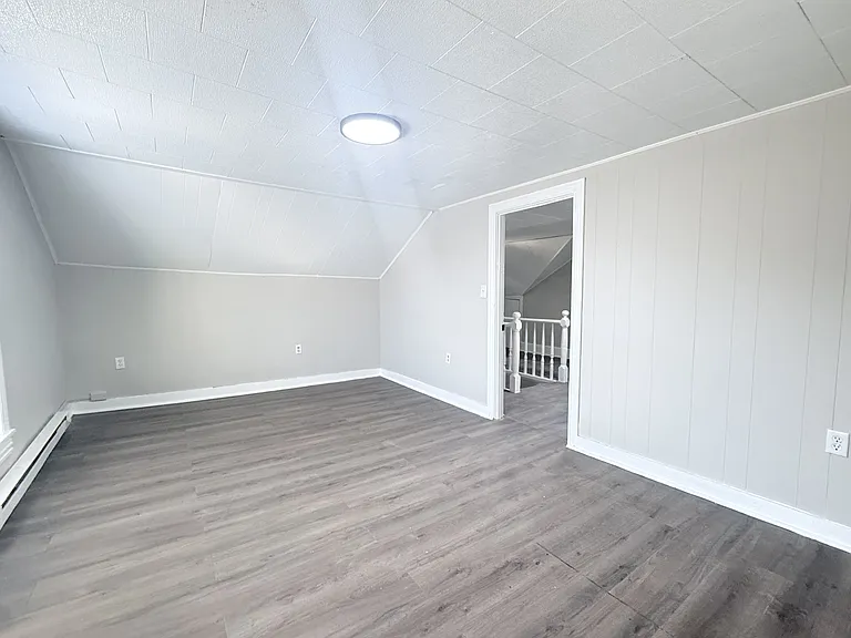 100 E Market St — Photo 9