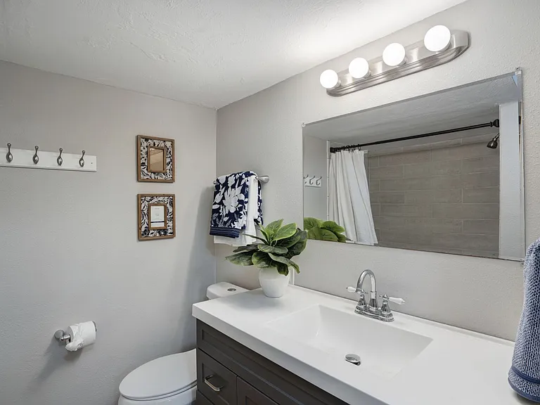 4705 Hollingsworth Ave — Photo 12