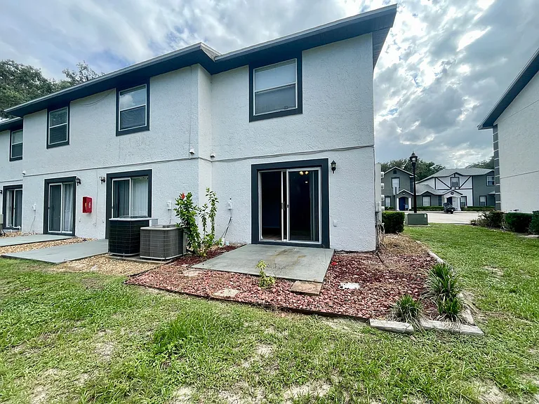 Village Park Townhomes | 2 & 3 Bedroom Apartments in Lady Lake, FL — Photo 94