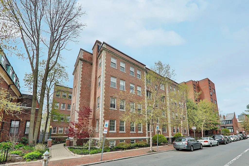 1 bed, 913 sqft, $3,200 — Photo 1