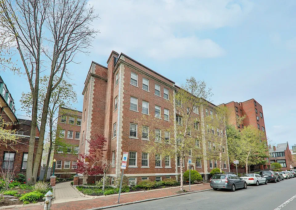 21 Chauncy St #32