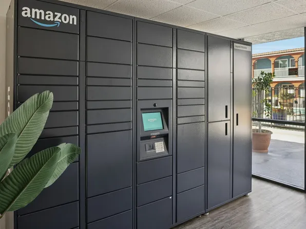 Laurel Pointe Apartments, 13607 Cordary Ave #201, Hawthorne, CA 90250