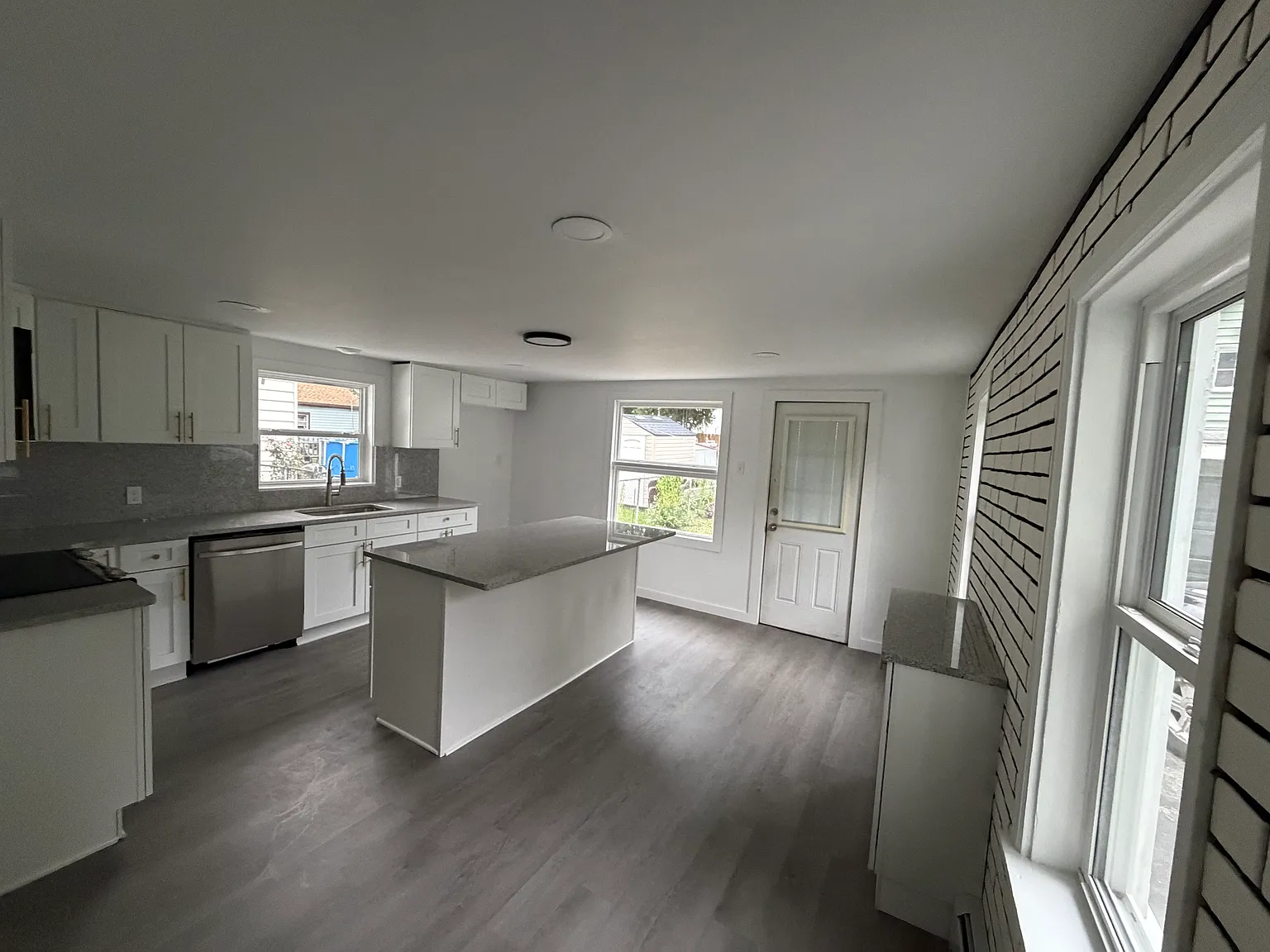 3 bed, 1621 sqft, $2,300 — Photo 3