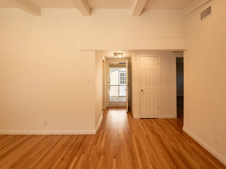 23216 Friar St — Photo 29