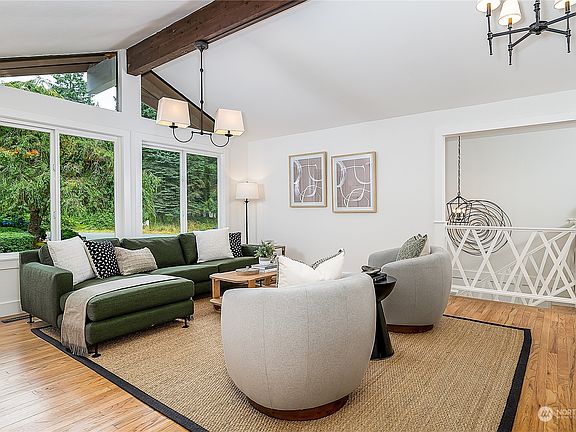 4th image of 19007 181st Avenue NE