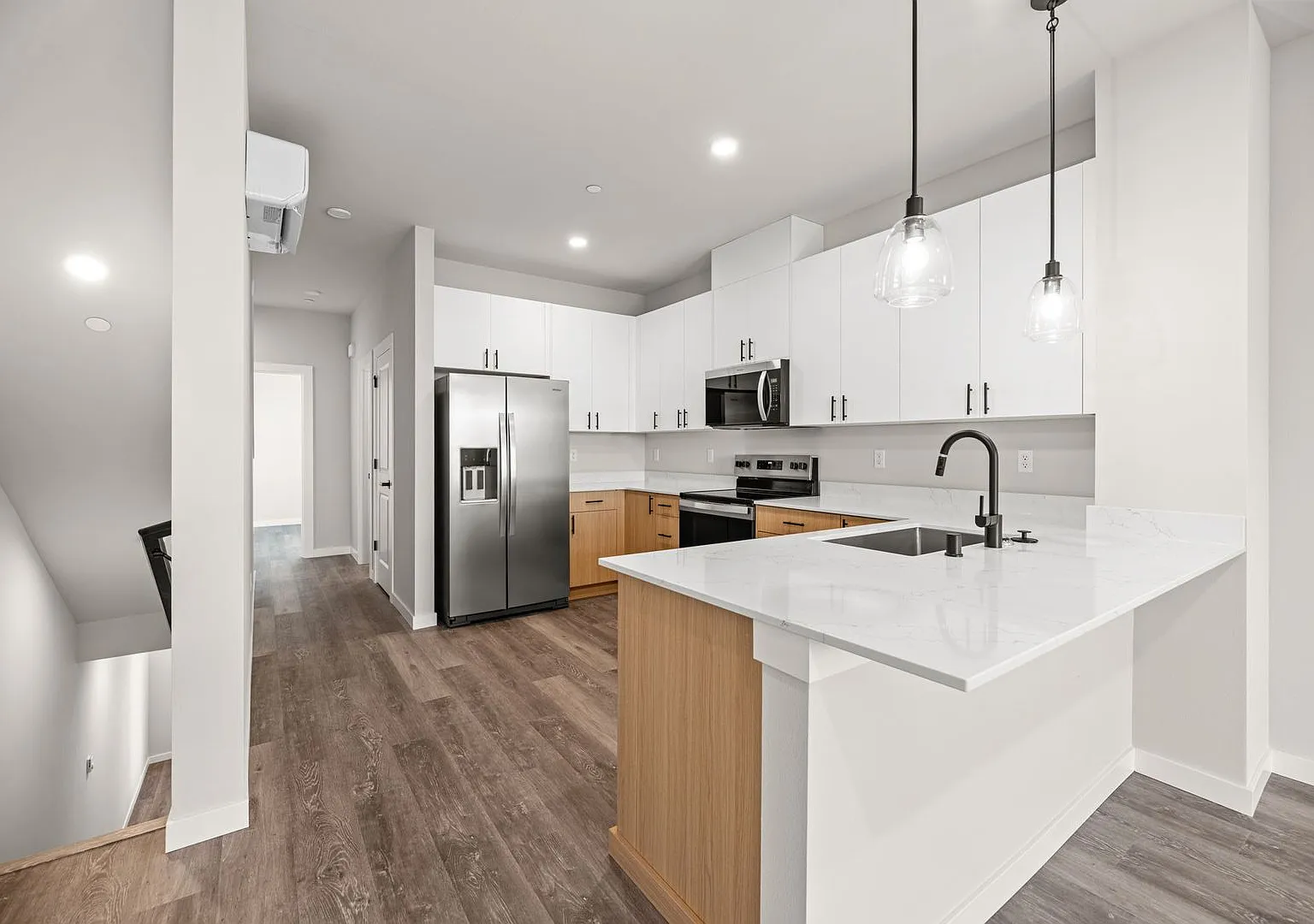 Brand New Luxury Townhome-Avail Now! — Photo 4