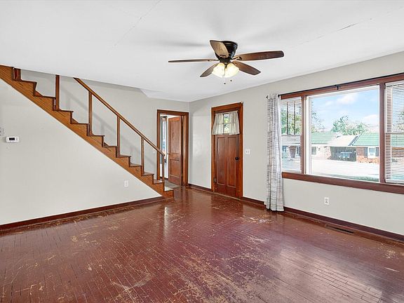 5th image of 204 E Oak Street