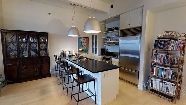 Sold by Luxe Group | media 21