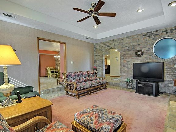 4th image of 3413 Montclaire Dr