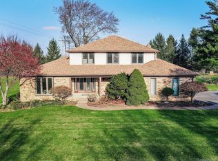 5009 Aintree Rd, Rochester, MI 48306