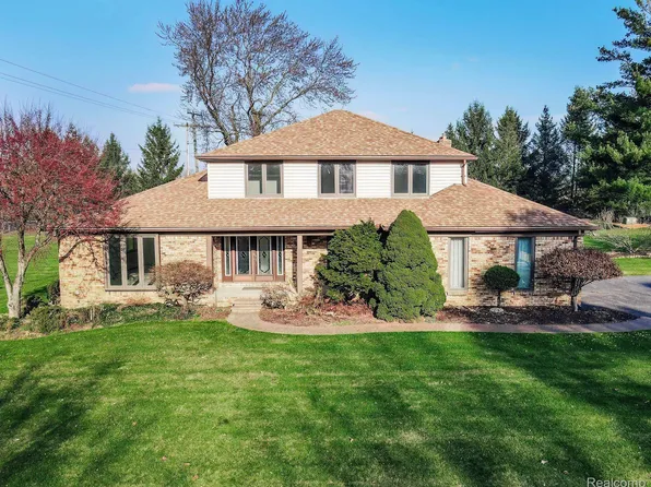 5009 Aintree Rd, Rochester, MI 48306