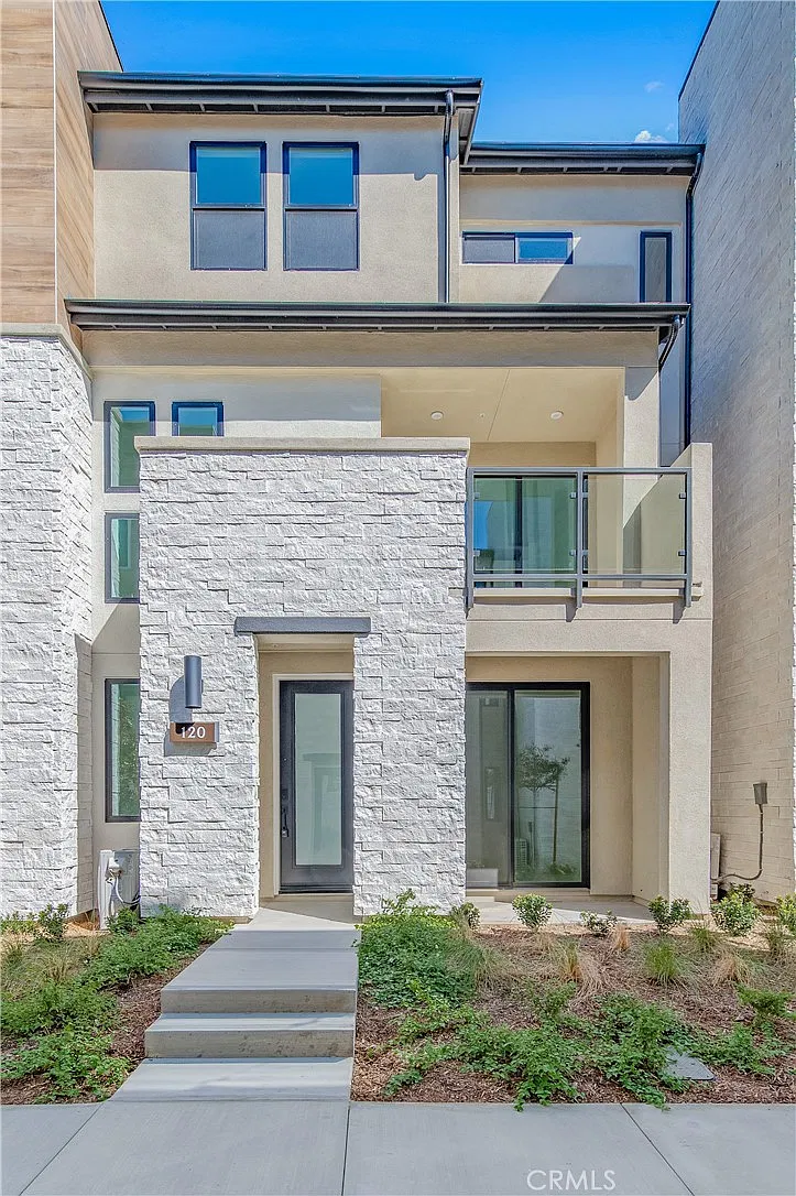 4 bed, 3.5 bath, 1972 sqft, $5,800 — Photo 1