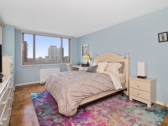 5th image of 301 E 87th St APT 14A