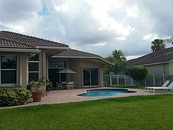 2nd image of 1049 Elderberry Dr